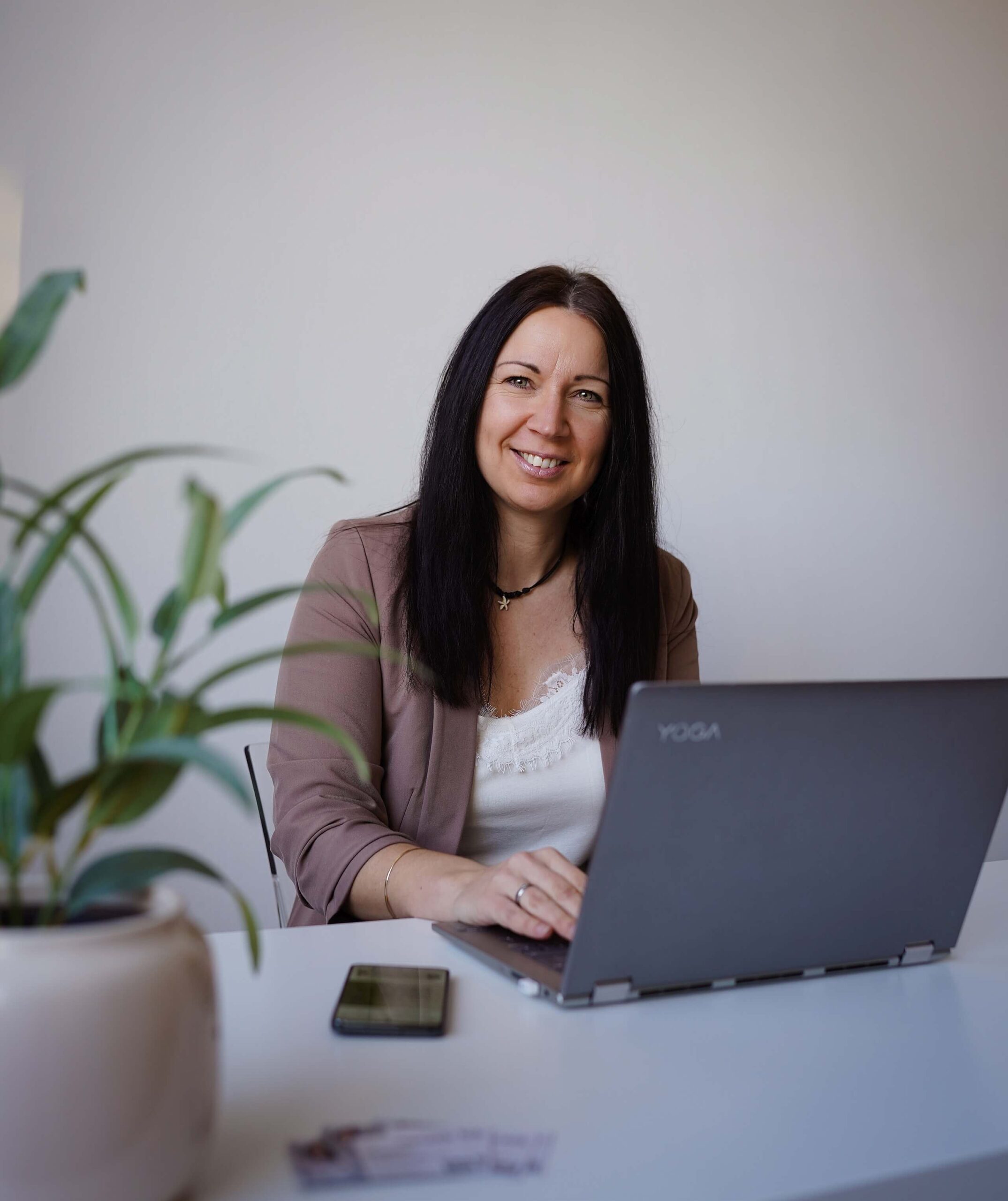 Webdesignerin Franziska Spätling bei der Arbeit